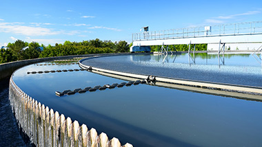 工業(yè)污水處理設(shè)備在運(yùn)行中要注意什么事項